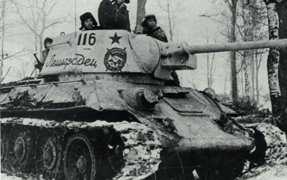 Sowiecki T-34 podczas ofensywy pod Stalingradem, styczeń 1943 r.