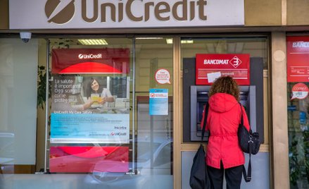 UniCredit przyznaje się do winy i płaci