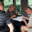 Mniej staży, szkoleń i wsparcia finansowego dla firm