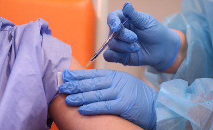 Ministerstwo Zdrowia: Wśród zmarłych na Covid-19 1,8 proc. zaszczepionych