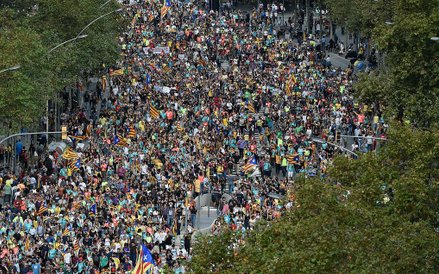 Zwolennicy niepodległości Katalonii przybyli do Barcelony