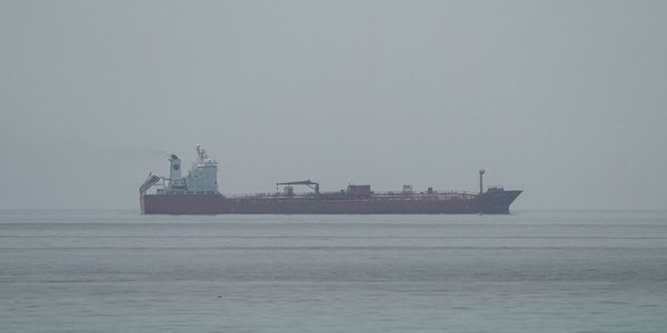 Iran: bezpieczny tranzyt przez Ormuz tylko wyznaczonymi trasami po ataku na kontenerowiec