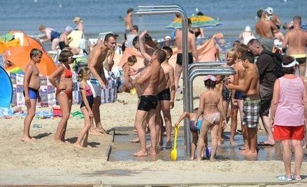 Ceny w polskich kurortach dalej biją rekordy, choć im bliżej końca wakacji tym więcej przecen i prom