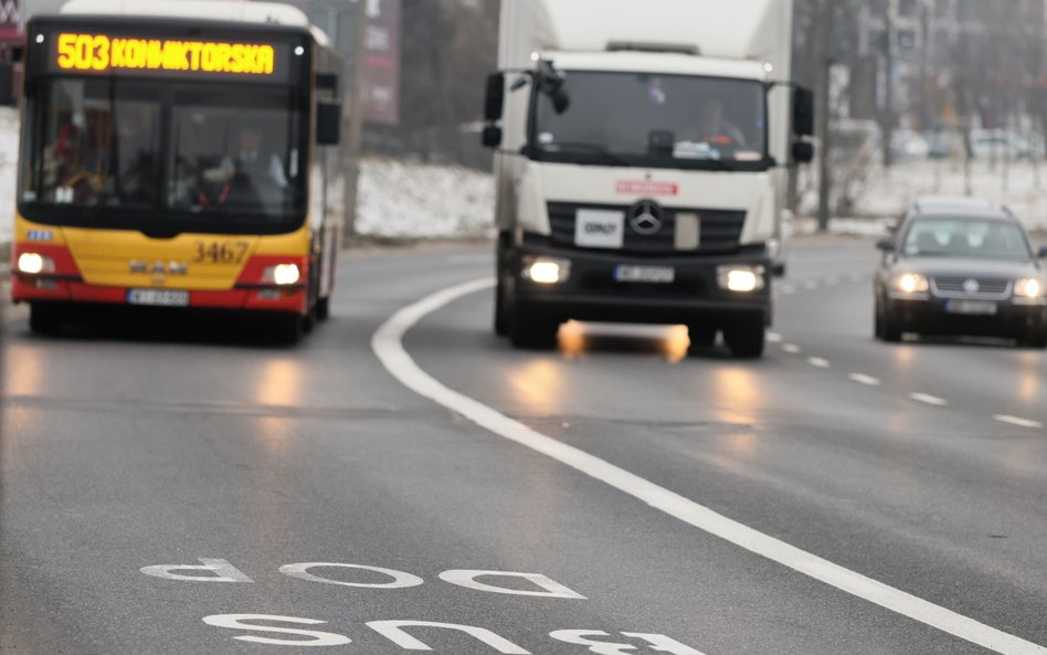 Po buspasach mogą jeździć samochody elektryczne i napędzane wodorem