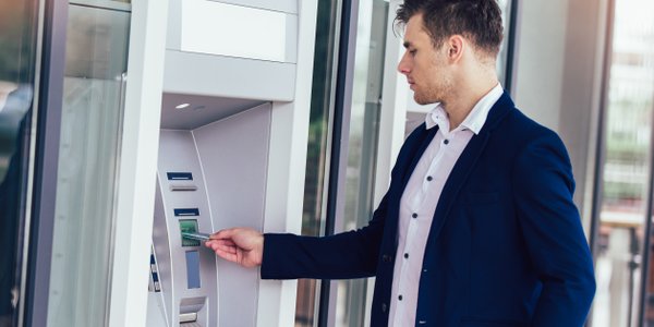 Bankomaty mają fotografować klientów — zakrycie twarzy zagrożone grzywną