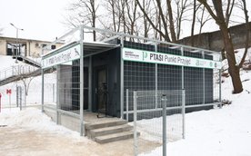 Ptasi Punkt Przyjęć to ocieplony, w pełni wyposażony budynek zaprojektowany specjalnie dla potrzeb P