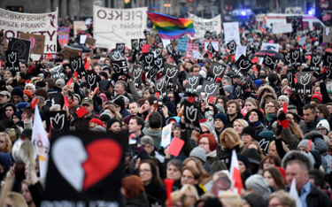 Robert Biedroń o protestach z 8 marca: Piekło kobiet trwa do dziś