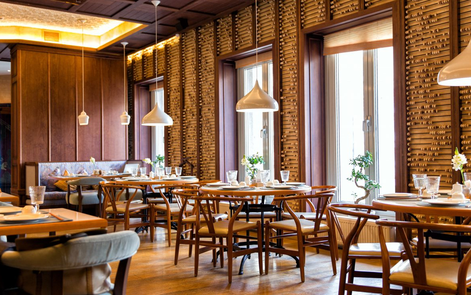 Hotele i restauracje zastosują kasy online później