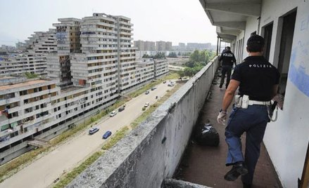 Jedna z akcji policji w Secondigliano, przedmieściu Neapolu (luty 2012 r.)