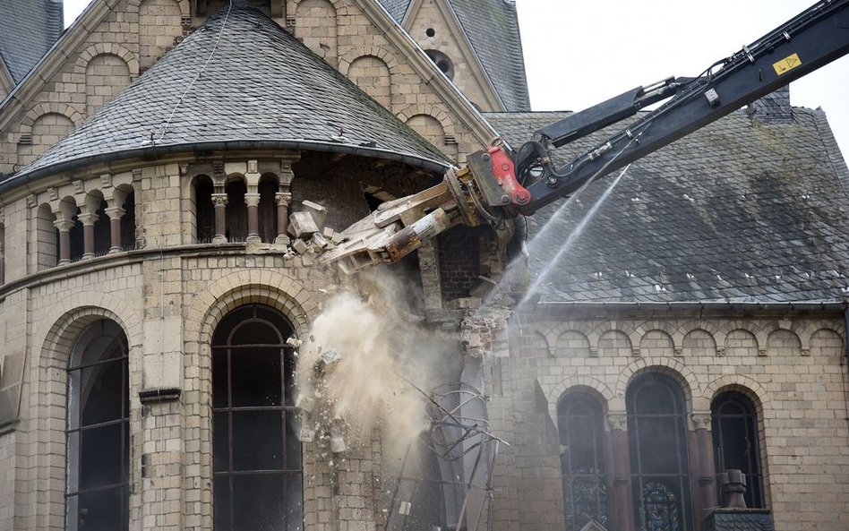 Prace rozbiórkowe neoromańskiej katedry św. Lamberta w Immerath