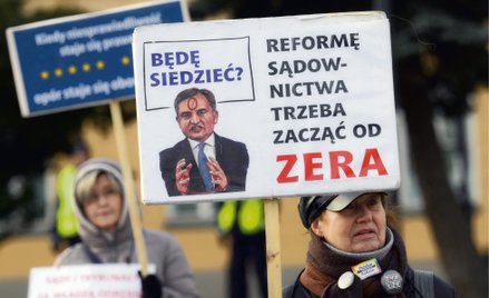 Rozprawa ze Zbigniewem Ziobrą daje satysfakcję radykalnemu elektoratowi KO (na zdjęciu antypisowski 