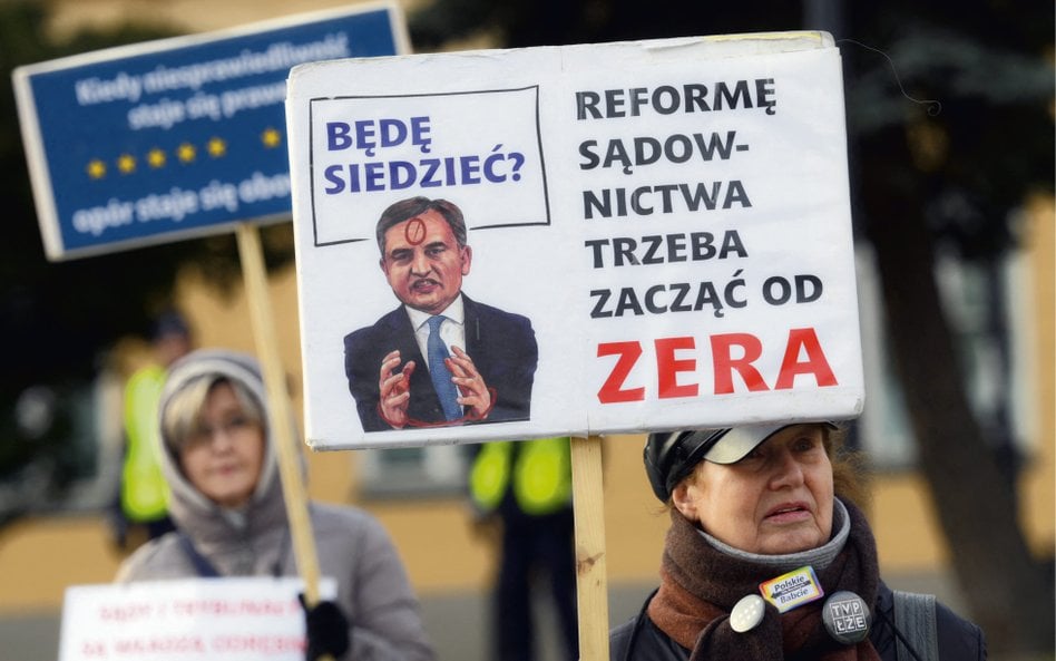 Rozprawa ze Zbigniewem Ziobrą daje satysfakcję radykalnemu elektoratowi KO (na zdjęciu antypisowski 