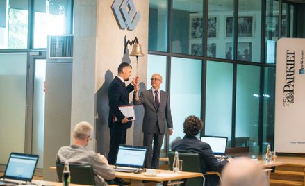 Andrzej Stec, redaktor naczelny „Parkietu”, i Piotr Borowski, członek zarządu GPW, uderzyli w dzwon 