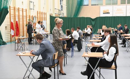 Egzaminacyjna fuszerka za 105 mln zł decyduje o przyszłości młodych ludzi