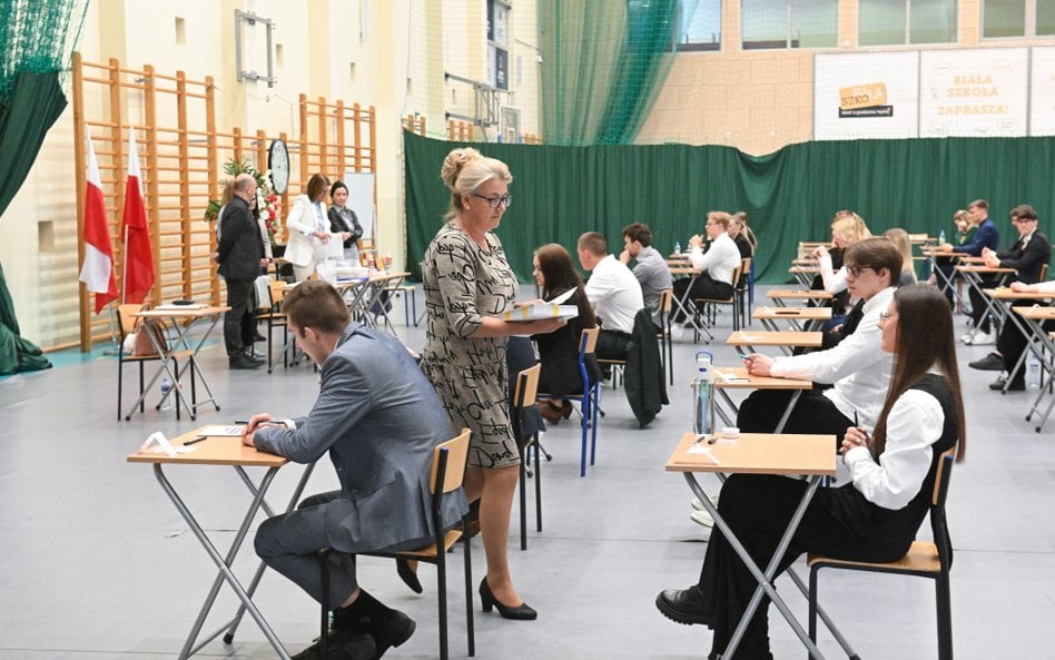 Joanna Ćwiek-Świdecka: Egzaminacyjna fuszerka za 105 mln zł decyduje o przyszłości młodych ludzi