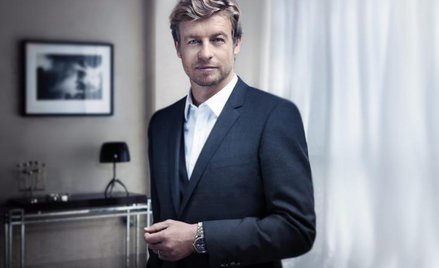 Aktor Simon Baker, grający główną rolę w serialu „Mentalista”, z nowym zegarkiem Master Collection B