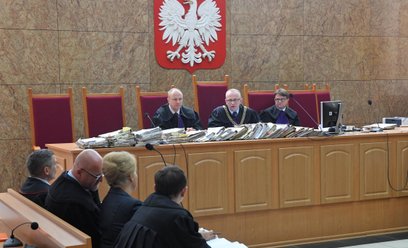 Zdjęcie zrobione w trakcie rozprawy apelacyjnej, dotyczącej wyroku uniewinniającego lekarzy, którzy 