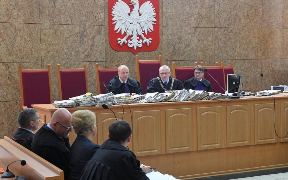 Zdjęcie zrobione w trakcie rozprawy apelacyjnej, dotyczącej wyroku uniewinniającego lekarzy, którzy 