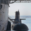 Amerykański okręt zaopatrzeniowy USS Emory S. Land (AS 39) i australijski okręt podwodny HMAS Sheean