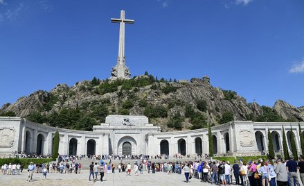 Rekordowe zainteresowanie grobem Franco po decyzji socjalistycznego rządu o przeniesieniu szczątków 
