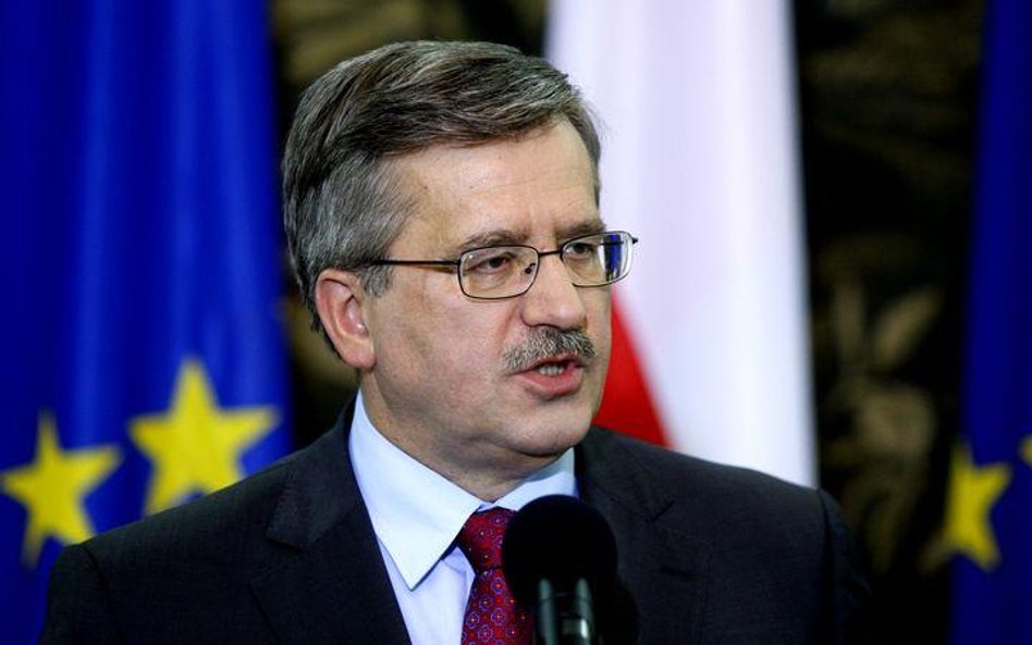 Komorowski nadal prowadzi