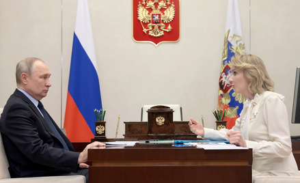 Władimir Putin i Lwowa-Biełowa są oskarżani o organizację na szeroką skalę nielegalnych deportacji u