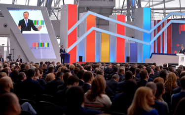 Prezydent Andrzej Duda (P) podczas inauguracji Kongresu 590 w Centrum Wystawienniczo-Kongresowym w p