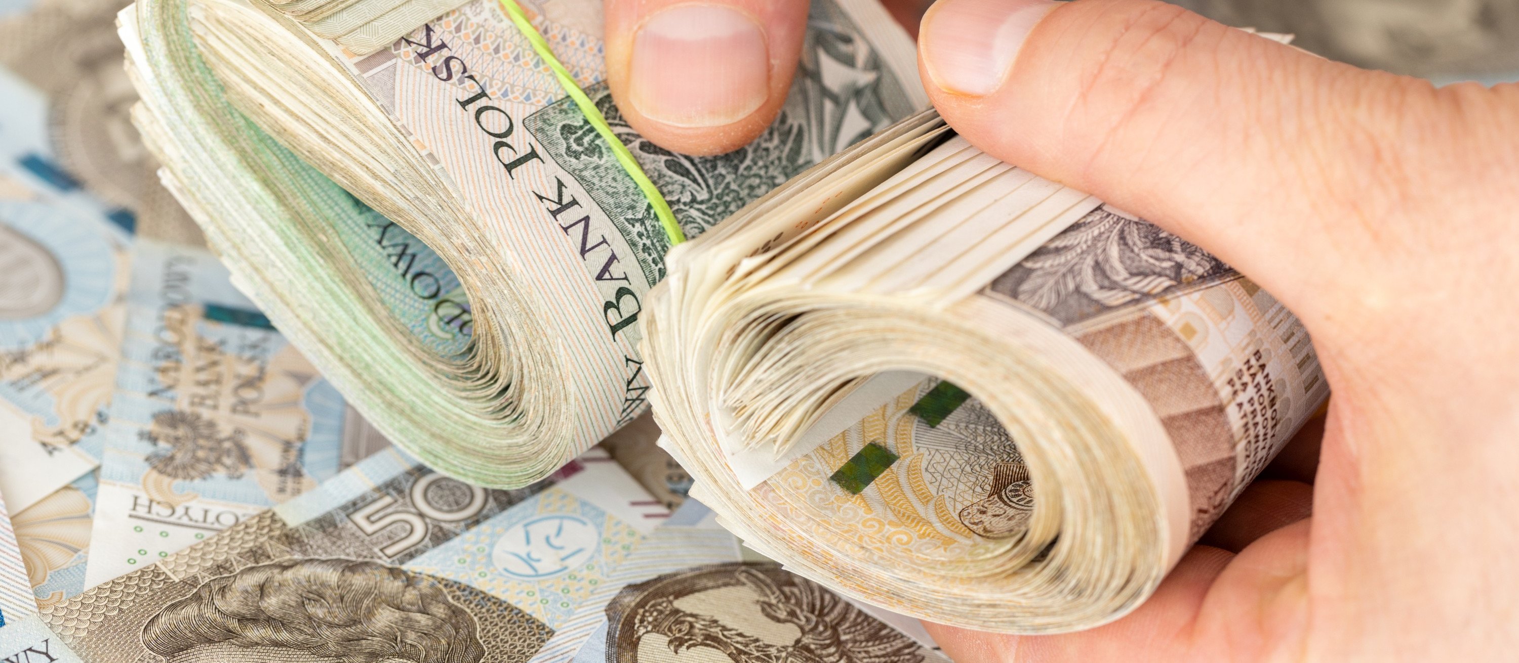 Przeciętne wynagrodzenie w firmach rośnie coraz wolniej. Są nowe dane GUS