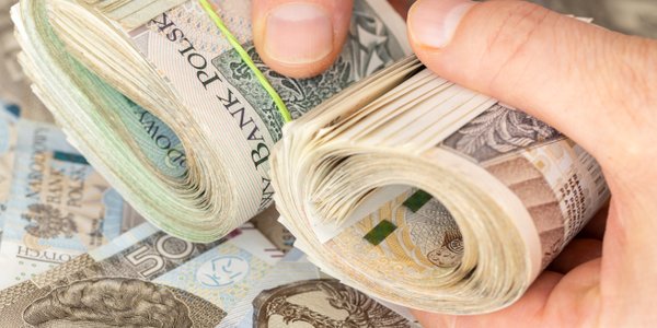 Przeciętne wynagrodzenie w firmach rośnie coraz wolniej. Są nowe dane GUS