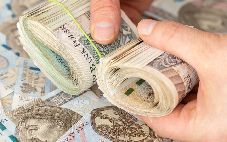 Przeciętne wynagrodzenie w firmach rośnie coraz wolniej. Są nowe dane GUS