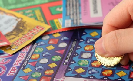 Kupiła los na loterię przez pomyłkę, wygrała 277 777 dolarów