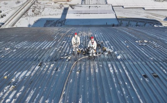 Zdjęcie udostępnione przez Ukraińską Służbę Ratunkową, wykonane i opublikowane 17 lutego 2025 r., pr