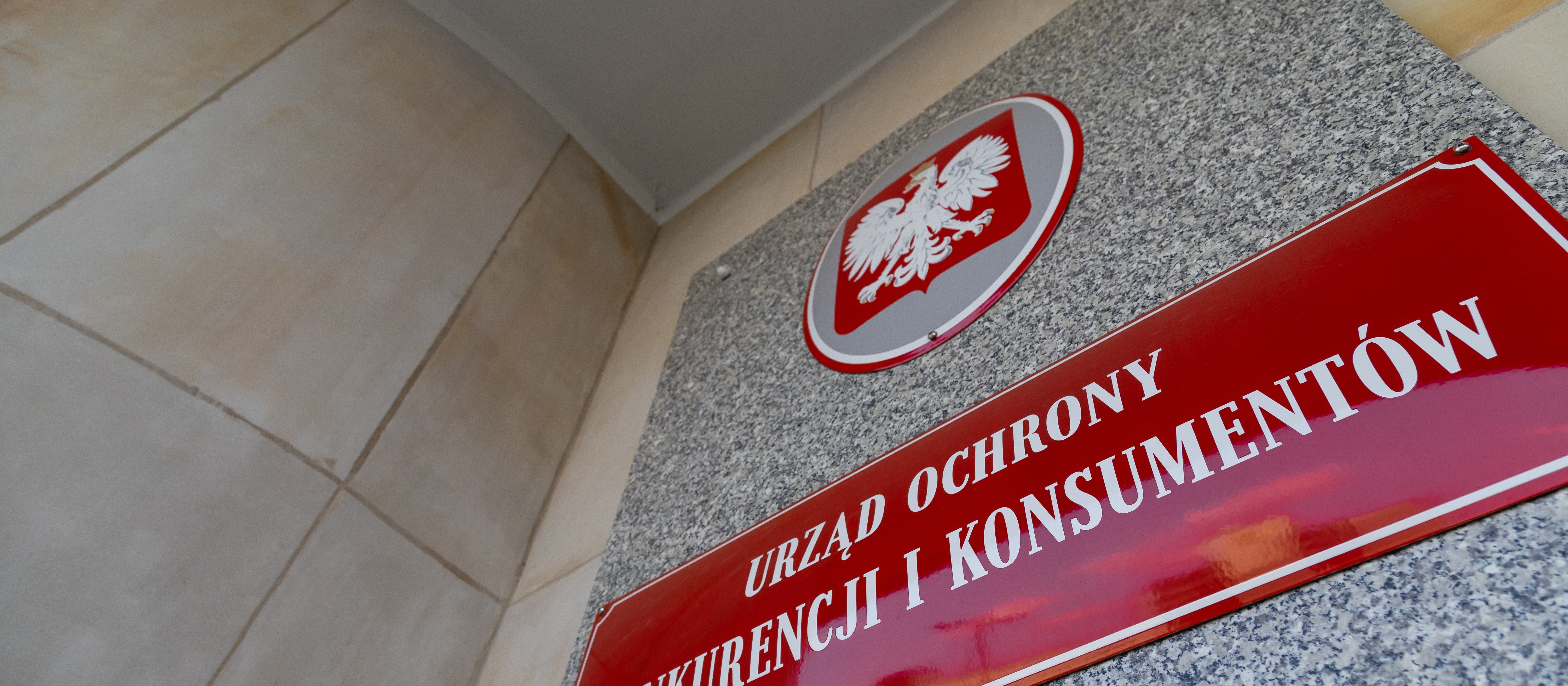 AB, Action i inni pod lupą UOKiK. Przeszukania w siedzibach