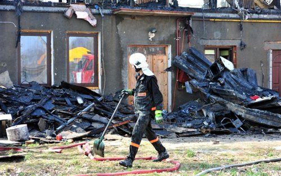 W nocy z 12 na 13 kwietnia w Kamieniu Pomorskim spłonął hotel socjalny. Zginęło 70 osób.