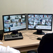 Sposobem na szkolnych chuliganów jest m.in. monitoring (tu w jednej ze stołecznych szkół)