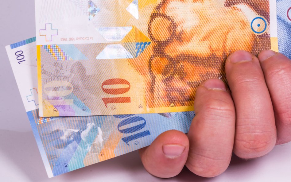 Dwa roszczenia w jednym orzeczeniu. Senat przyjął ustawę korzystną dla frankowiczów i banków