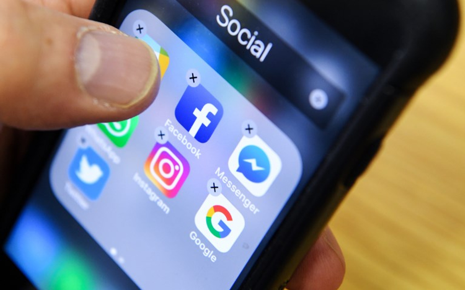 Przeprosiny Marka Zuckerberga w amerykańskiej i brytyjskiej prasie