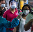 Rewizja domów na Filipinach. Policja poszuka zakażonych koronawirusem