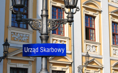 Duże firmy przechodzą do urzędu skarbowego w Warszawie