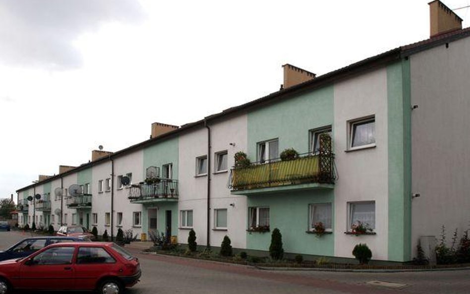 Co z ceną, gdy sprzedaż mieszkania się opóźnia