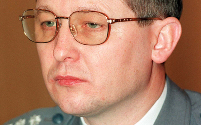 Gen. Marek Papała, komendant główny policji w latach 1997-1998