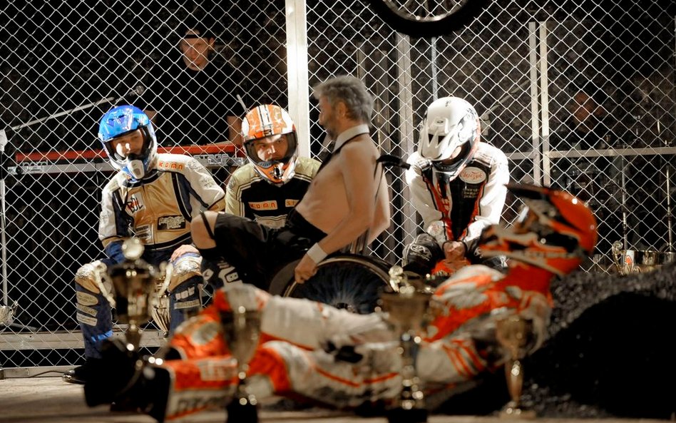 Ambitna kraksa cenionego reżysera czyli "Szwoleżerowie" Jana Klaty w Teatrze Polskim w Bydgoszczy z 