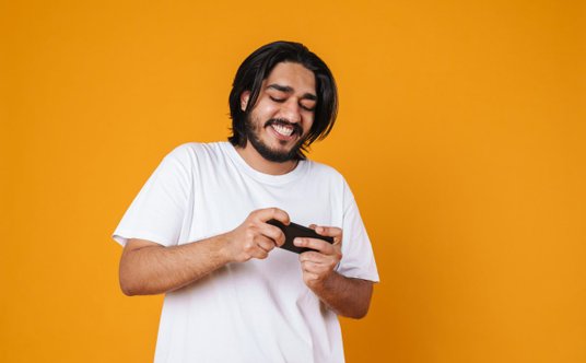 "Gry video z Indii - grają w nie przede wszystkim młodzi."