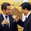 Prezydent Chin Hu Jintao wznosi toast z Sarkozym