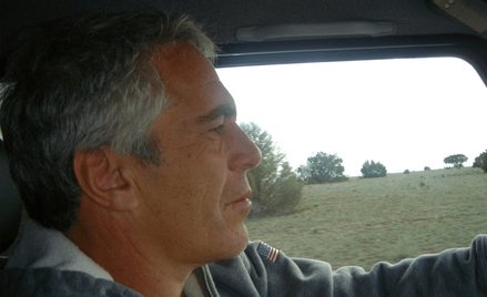 Zdjęcie Jeffreya Epsteina, które pojawiło się w ujawnionych aktach