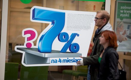 Bank spieraja się o prowizje