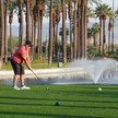 Amerykańscy emeryci na polu golfowym w Kalifornii. W USA jest coraz mniej młodzieży