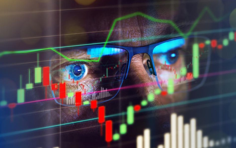 Przetasowania w raportach brokerów