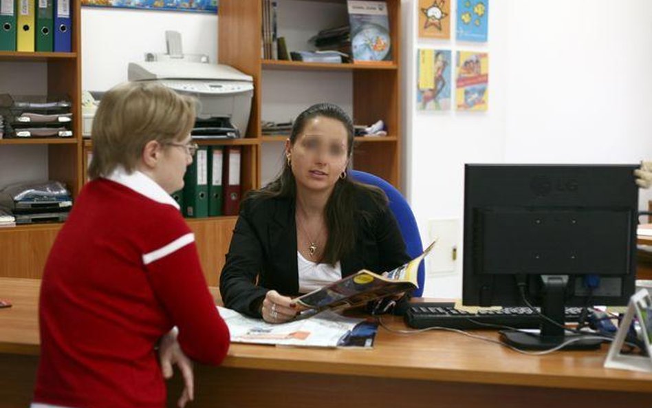 Pracownik na zastępstwo z niższym wynagrodzeniem niż nieobecny