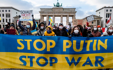30 stycznia. Protest sympatyków Ukrainy pod Bramą Brandenburską w centrum Berlina